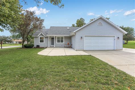 5 miles from US Air Force Reserve, and is convenient to other military bases, including Great Lakes Naval Training Center. . Houses for rent kenosha